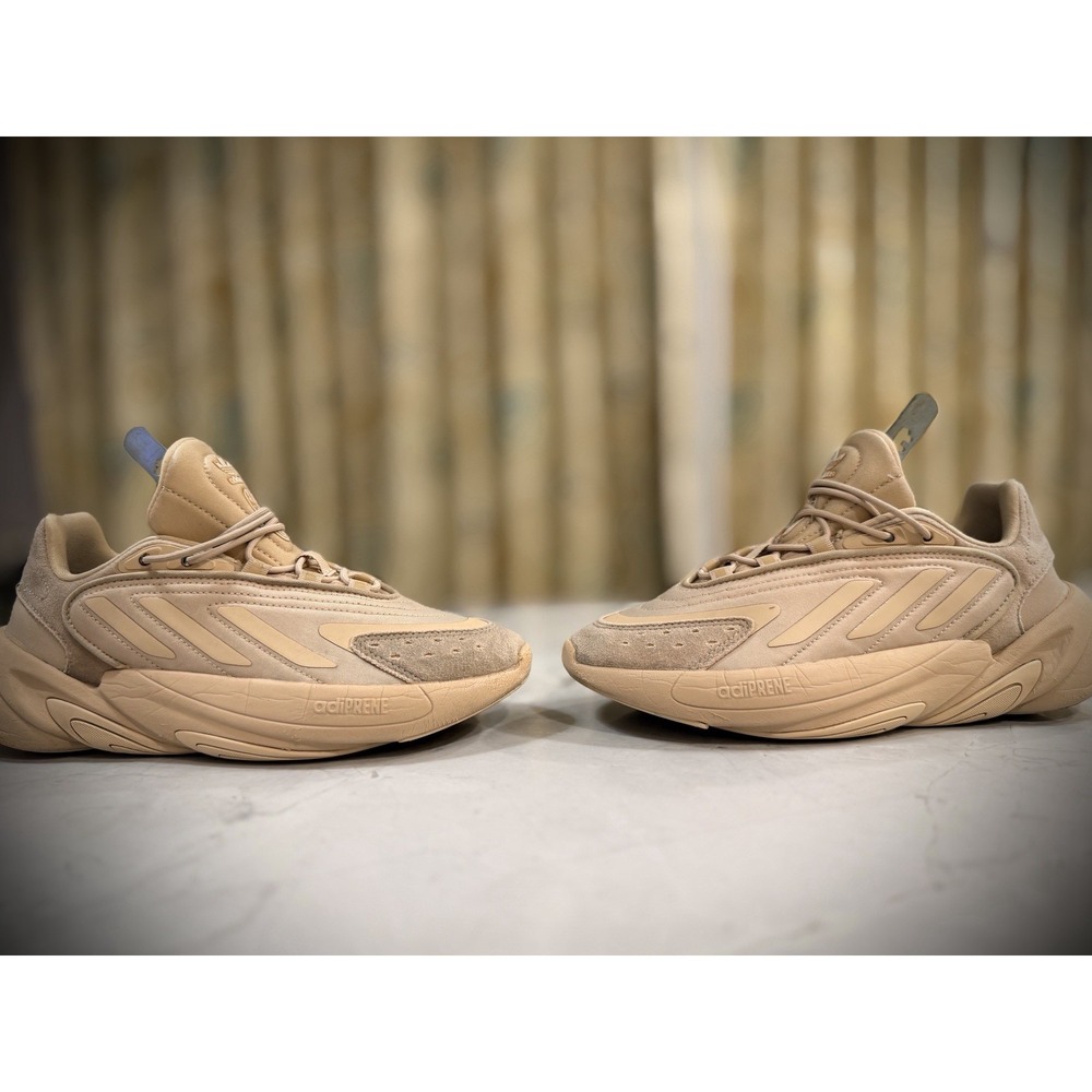 Women's Adidas Ozelia HP2978 - Size 6